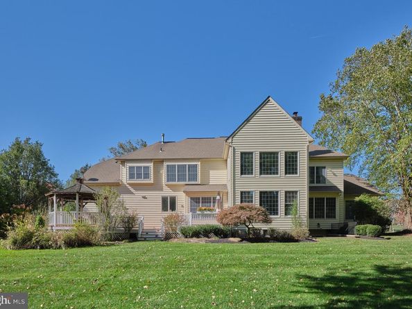 9 Pickering Drive, Newtown PA 18940