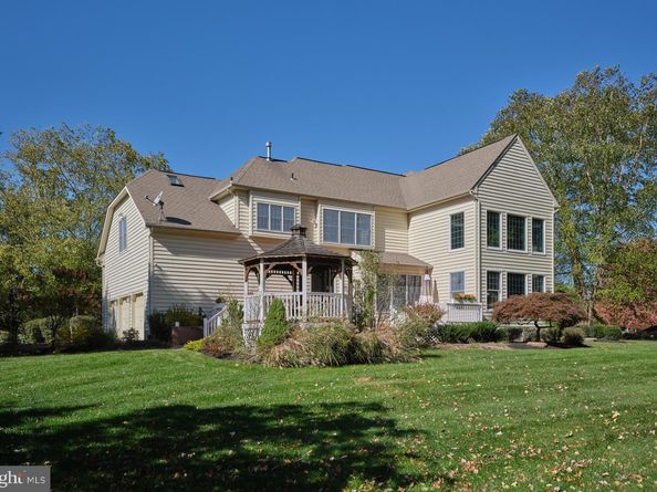 9 Pickering Drive, Newtown PA 18940