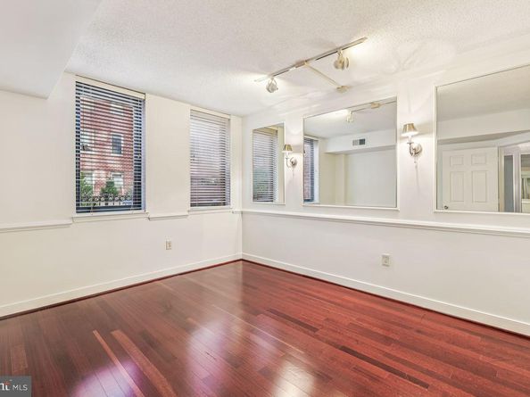 1050 N Taylor Street 1105, Arlington VA 22201