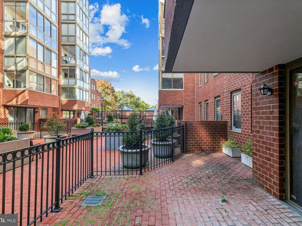 1050 N Taylor Street 1105, Arlington VA 22201