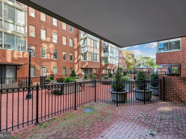1050 N Taylor Street 1105, Arlington VA 22201