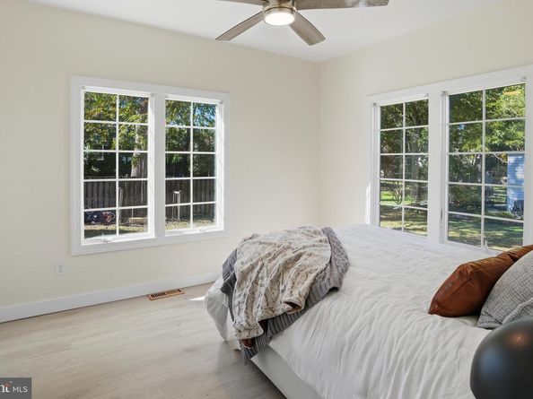 300 Lewis Street NW, Vienna VA 22180