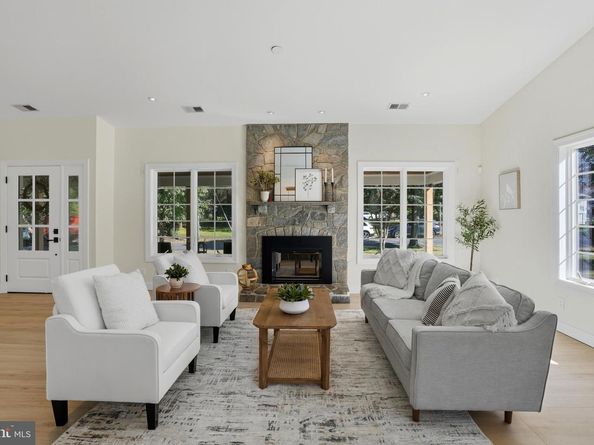 300 Lewis Street NW, Vienna VA 22180