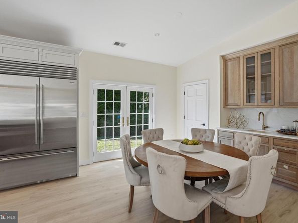 300 Lewis Street NW, Vienna VA 22180