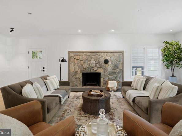 300 Lewis Street NW, Vienna VA 22180