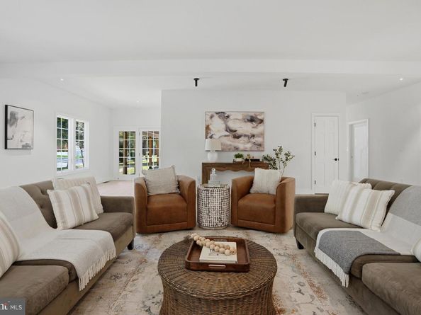 300 Lewis Street NW, Vienna VA 22180