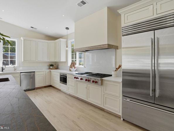 300 Lewis Street NW, Vienna VA 22180