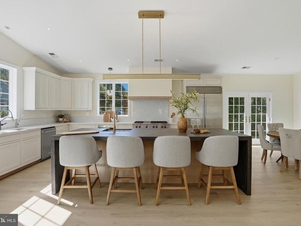 300 Lewis Street NW, Vienna VA 22180