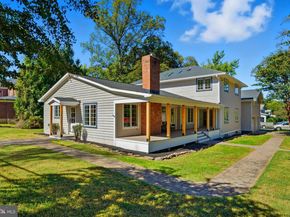 300 Lewis Street NW, Vienna VA 22180