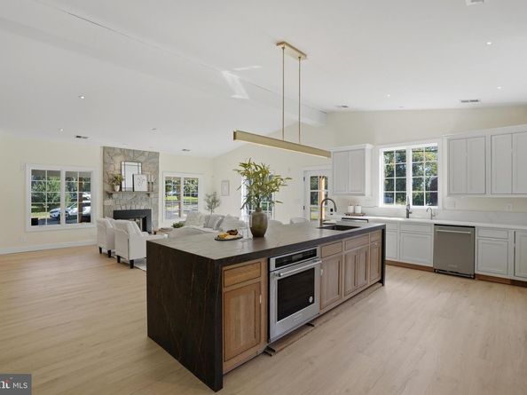 300 Lewis Street NW, Vienna VA 22180