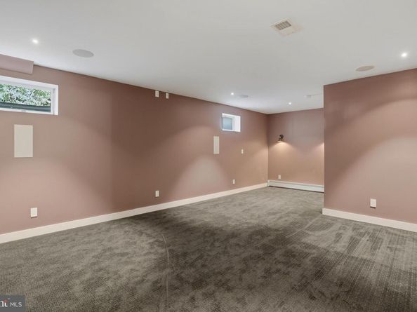 300 Lewis Street NW, Vienna VA 22180