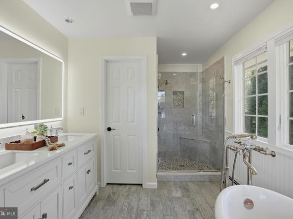 300 Lewis Street NW, Vienna VA 22180