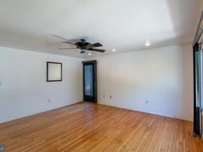 1558 Robinson Avenue, Willow Grove PA 19090