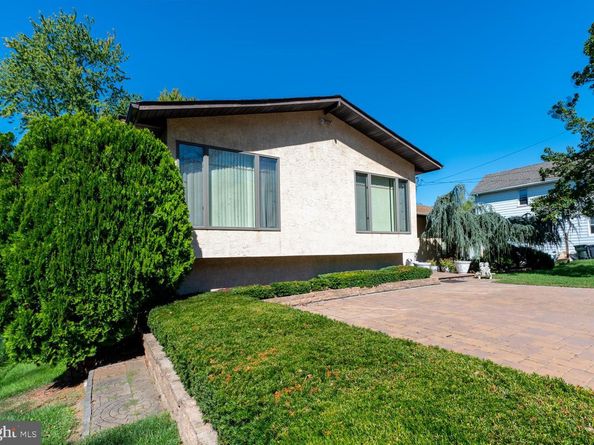 1558 Robinson Avenue, Willow Grove PA 19090