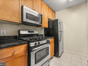 75 S Reynolds Street 413, Alexandria VA 22304