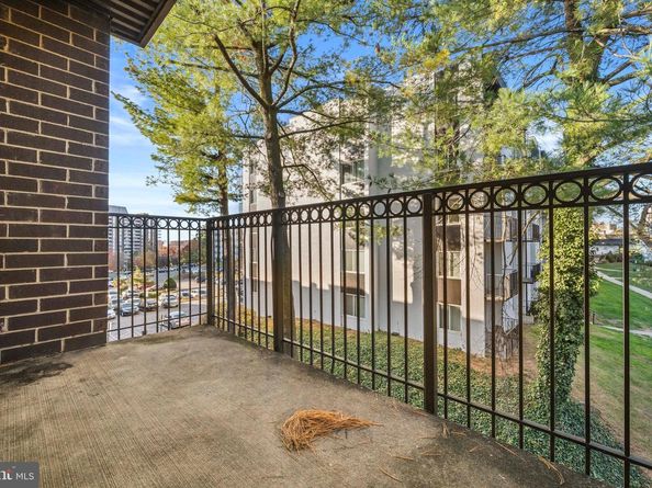 75 S Reynolds Street 413, Alexandria VA 22304