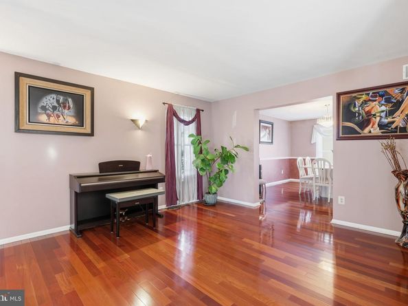 941 Meadow Glen Road, Warminster PA 18974