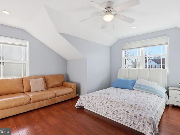 941 Meadow Glen Road, Warminster PA 18974