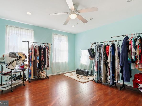 941 Meadow Glen Road, Warminster PA 18974