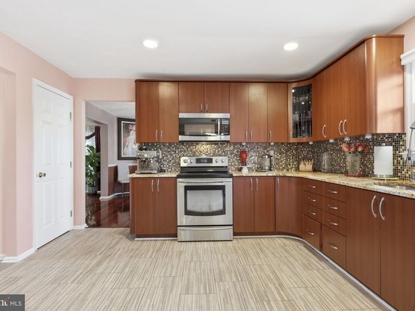 941 Meadow Glen Road, Warminster PA 18974