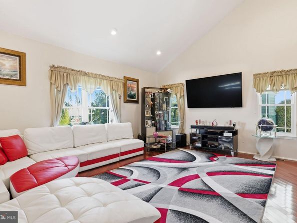 941 Meadow Glen Road, Warminster PA 18974