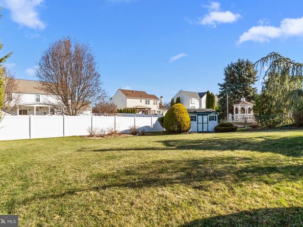 941 Meadow Glen Road, Warminster PA 18974