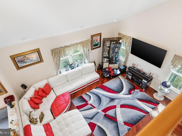 941 Meadow Glen Road, Warminster PA 18974