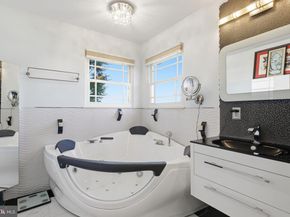 941 Meadow Glen Road, Warminster PA 18974