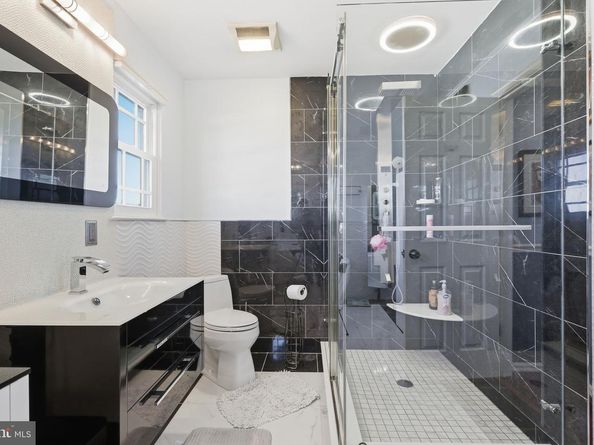 941 Meadow Glen Road, Warminster PA 18974