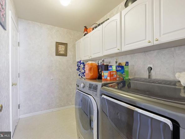 941 Meadow Glen Road, Warminster PA 18974