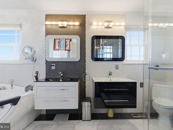 941 Meadow Glen Road, Warminster PA 18974