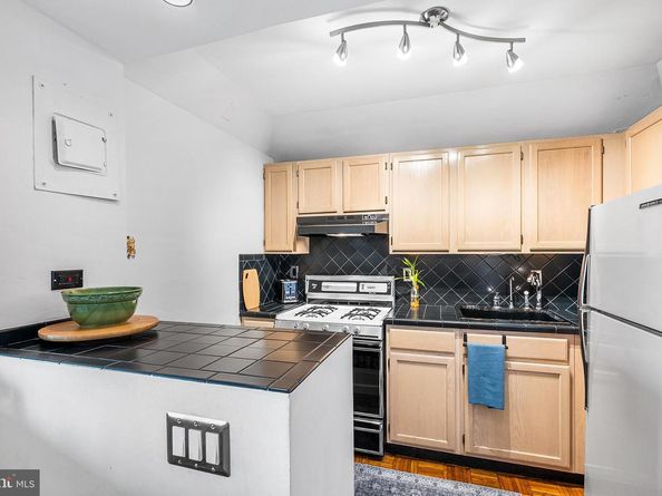 604 S Washington Square 1106, Philadelphia PA 19106