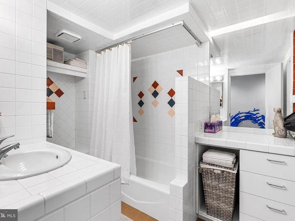 604 S Washington Square 1106, Philadelphia PA 19106