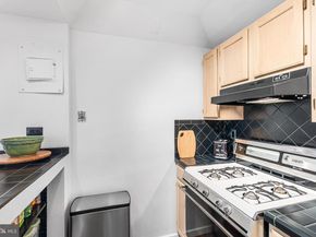 604 S Washington Square 1106, Philadelphia PA 19106