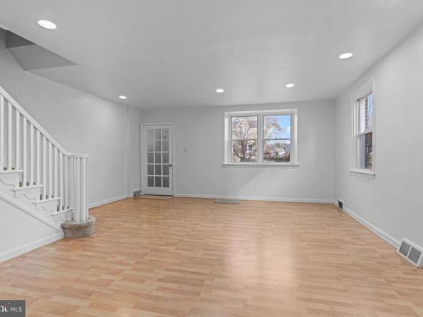 1230 Glenview Street, Philadelphia PA 19111