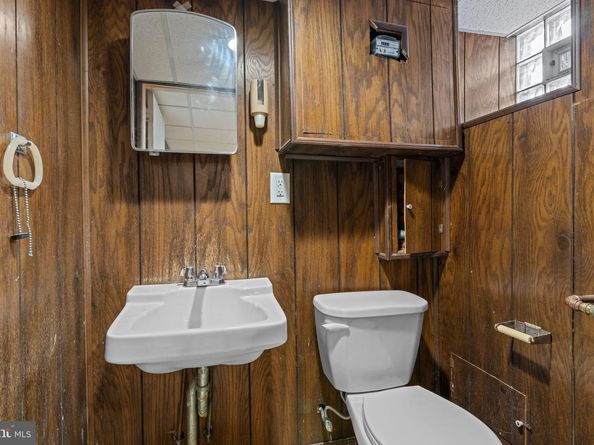 1230 Glenview Street, Philadelphia PA 19111