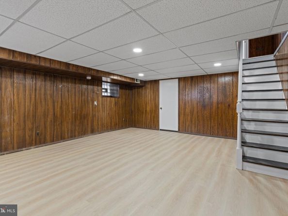 1230 Glenview Street, Philadelphia PA 19111