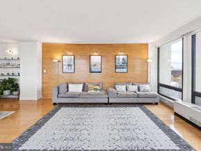 210 Locust Street 15AW, Philadelphia PA 19106