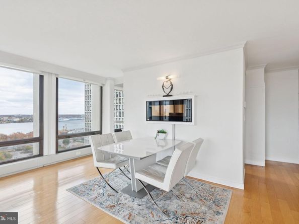 210 Locust Street 15AW, Philadelphia PA 19106