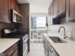 210 Locust Street 15AW, Philadelphia PA 19106