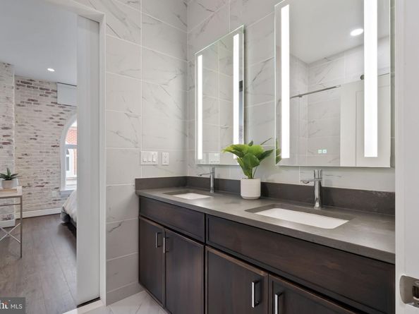 625 Slaters Lane 402, Alexandria VA 22314