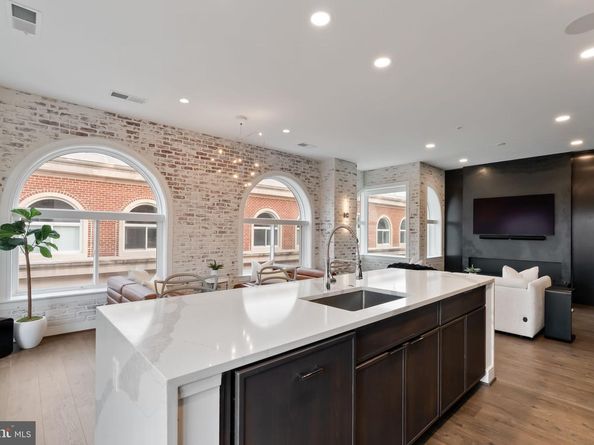 625 Slaters Lane 402, Alexandria VA 22314