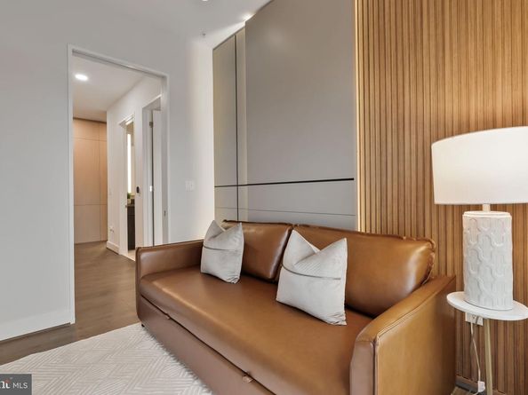 625 Slaters Lane 402, Alexandria VA 22314