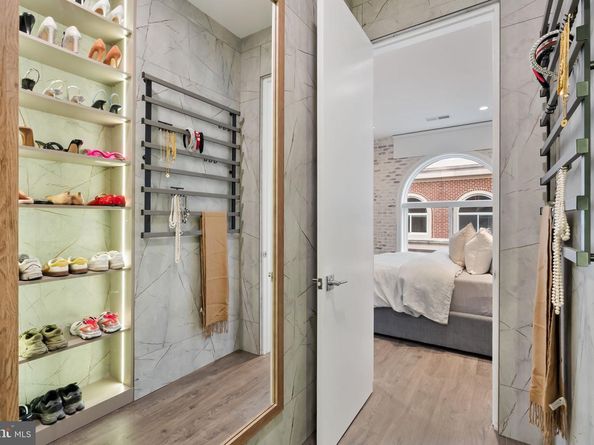 625 Slaters Lane 402, Alexandria VA 22314