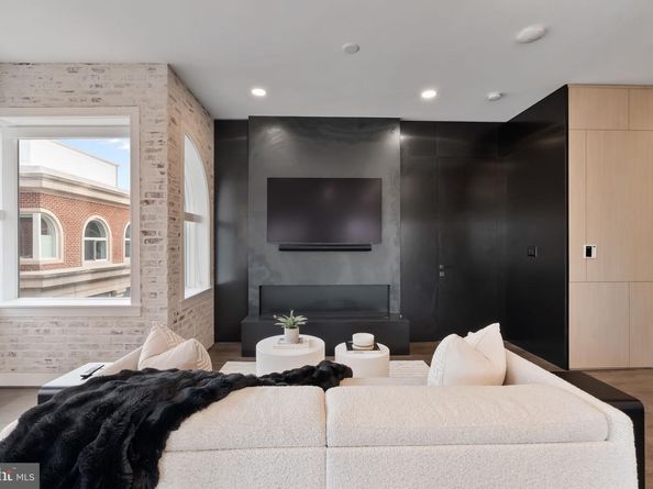 625 Slaters Lane 402, Alexandria VA 22314