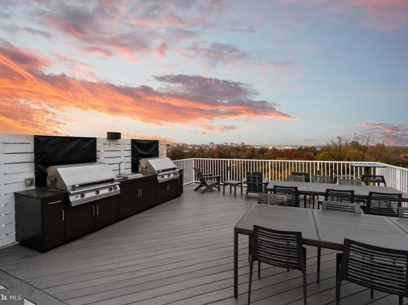 625 Slaters Lane 402, Alexandria VA 22314