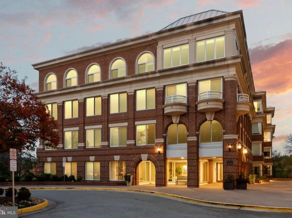 625 Slaters Lane 402, Alexandria VA 22314