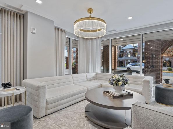 625 Slaters Lane 402, Alexandria VA 22314