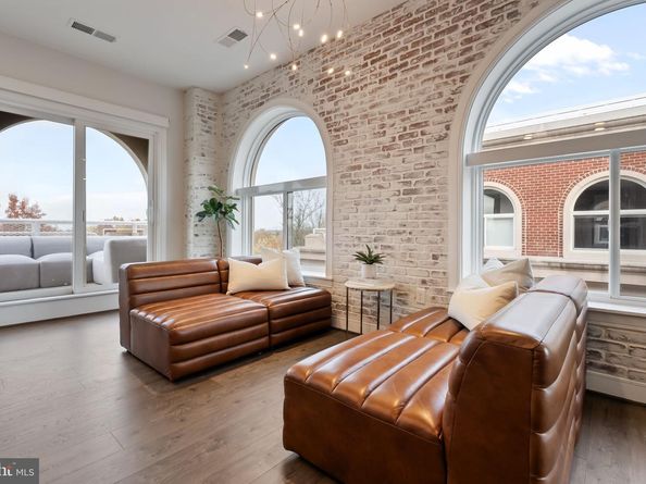 625 Slaters Lane 402, Alexandria VA 22314