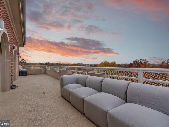 625 Slaters Lane 402, Alexandria VA 22314